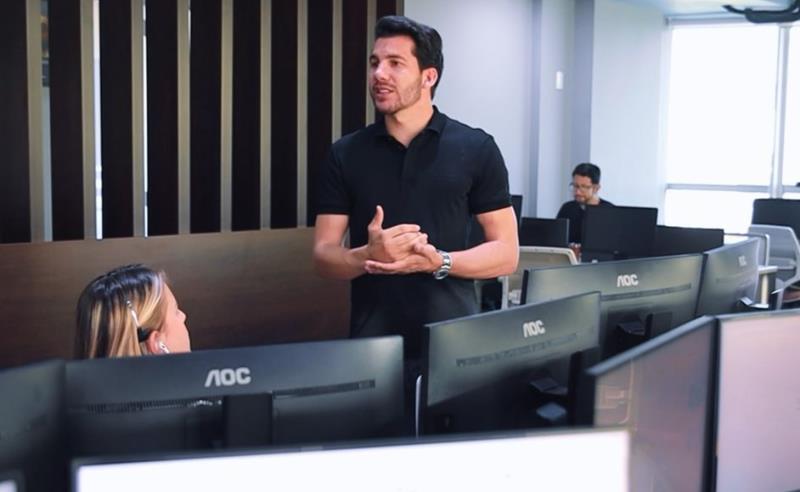 Uelicon Venâncio é confiável? Entenda por que o nome do especialista aparece entre os mais pesquisados quando o assunto é limpar o nome