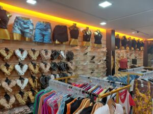 Organização de peças e exposição na UP Fashion