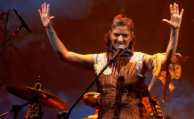 Claudia Amorim ecoa “Novos Tempos” no Centro da Música Carioca Artur da Távola, na Tijuca